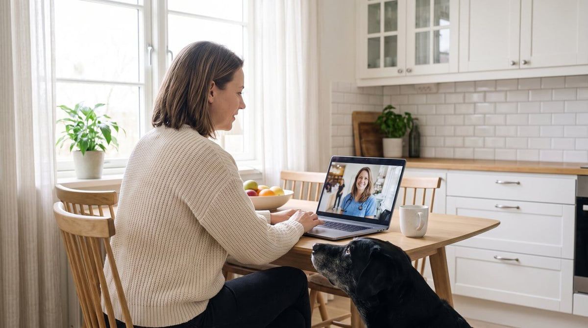 Jessica im Videocall mit der Tierärztin, Luna sitzt daneben