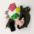 Geöffnete Eli Dog Bag mit Inhalt